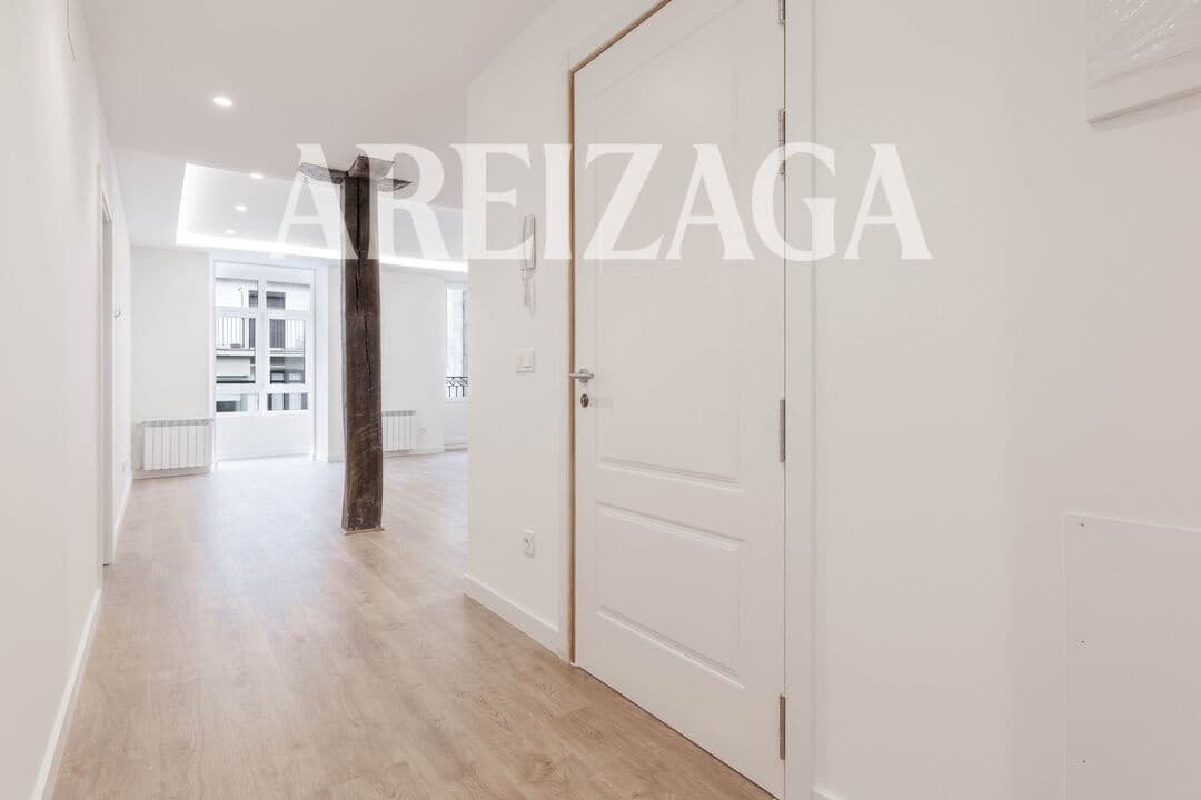 Piso de 3 habitaciones en Donostia-San Sebastián en venta - 1.295.000 € (Ref: 9914944)