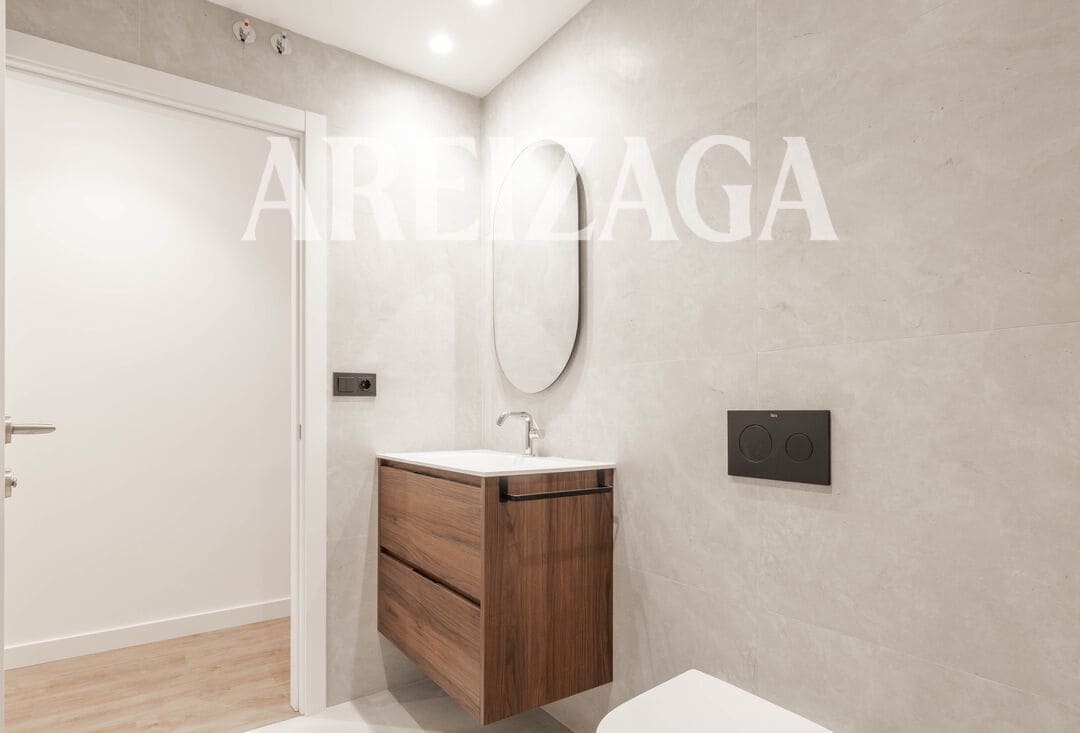 Piso de 3 habitaciones en Donostia-San Sebastián en venta - 1.295.000 € (Ref: 9914944)