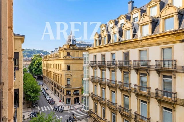 Piso de 3 habitaciones en Donostia-San Sebastián en venta - 1.295.000 € (Ref: 9914944)