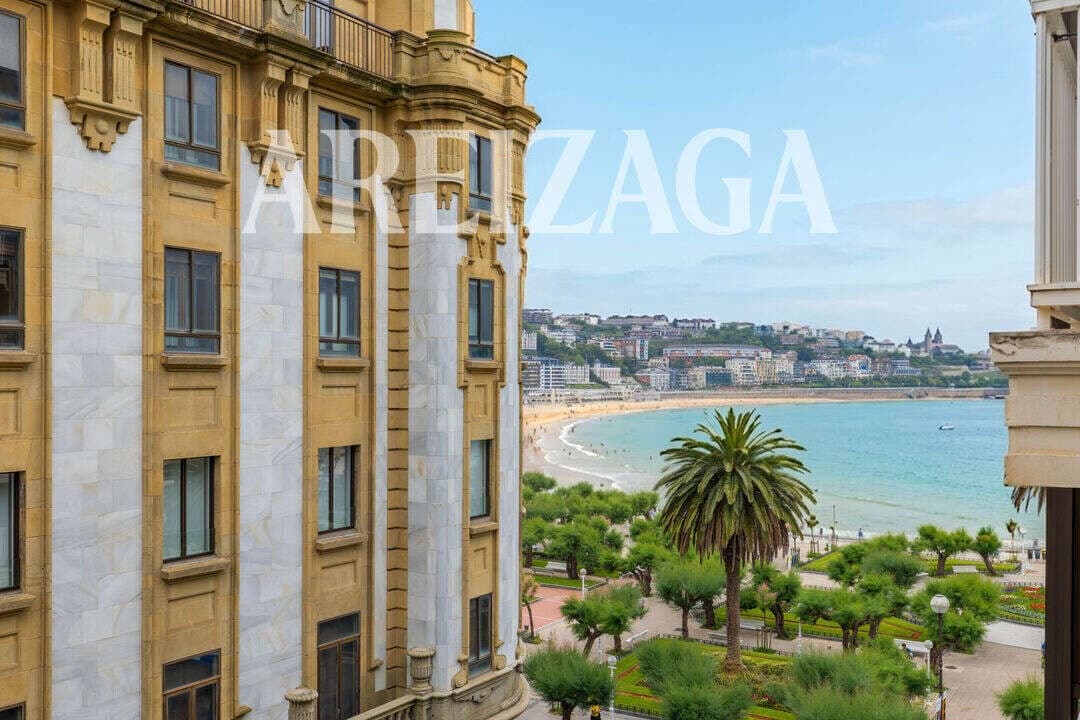 Piso de 3 habitaciones en Donostia-San Sebastián en venta - 1.295.000 € (Ref: 9914944)