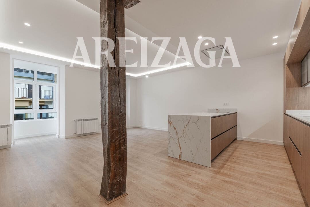 Piso de 3 habitaciones en Donostia-San Sebastián en venta - 1.295.000 € (Ref: 9914944)