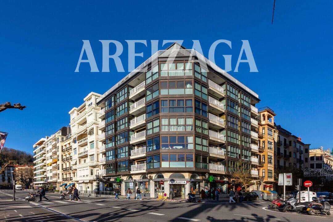 Piso de 3 habitaciones en Donostia-San Sebastián en venta - 1.295.000 € (Ref: 9914944)