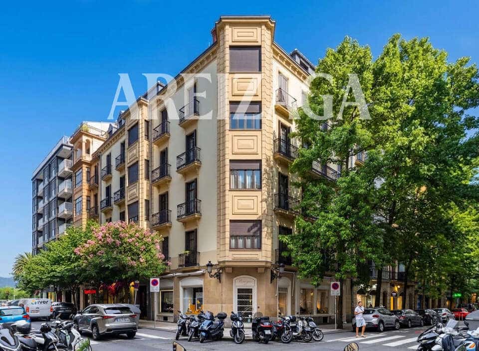 Piso de 3 habitaciones en Donostia-San Sebastián en venta - 1.295.000 € (Ref: 9914944)