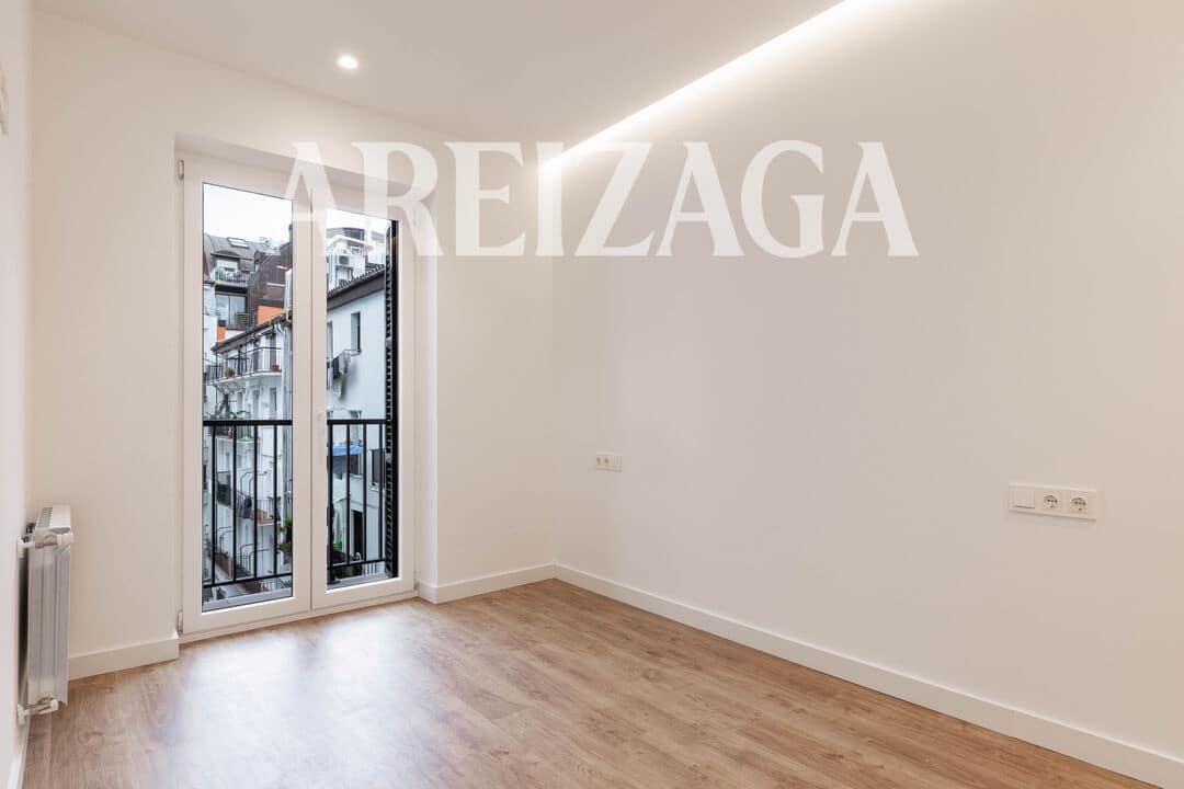 Piso de 1 habitación en Donostia-San Sebastián en venta - 550.000 € (Ref: 9914945)