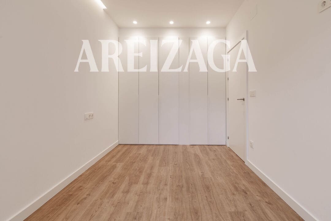Piso de 1 habitación en Donostia-San Sebastián en venta - 550.000 € (Ref: 9914945)