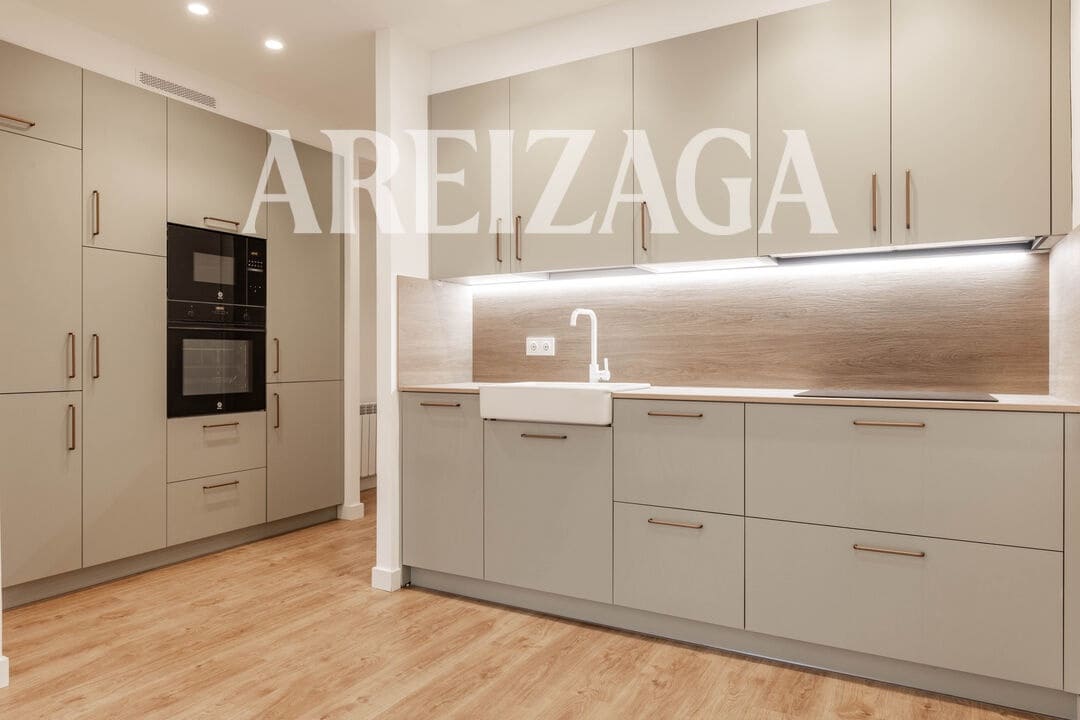 Piso de 1 habitación en Donostia-San Sebastián en venta - 550.000 € (Ref: 9914945)