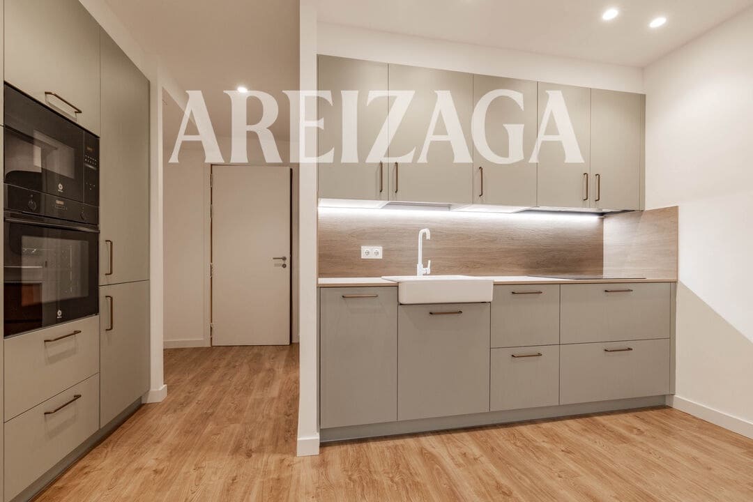 Piso de 1 habitación en Donostia-San Sebastián en venta - 550.000 € (Ref: 9914945)