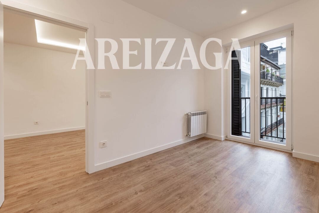 Piso de 1 habitación en Donostia-San Sebastián en venta - 550.000 € (Ref: 9914945)