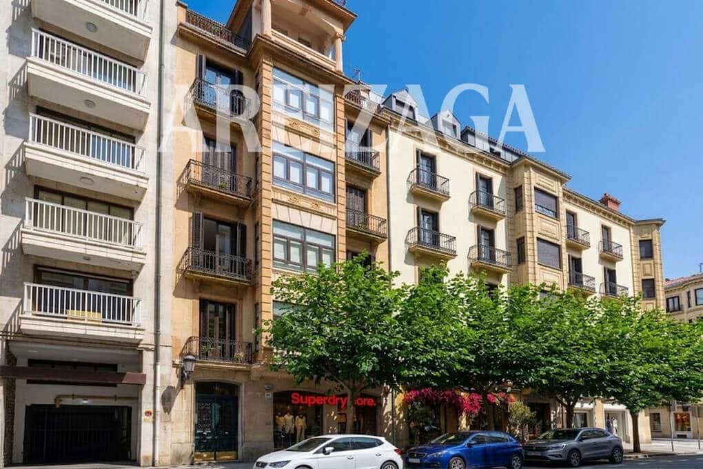 Piso de 1 habitación en Donostia-San Sebastián en venta - 550.000 € (Ref: 9914945)