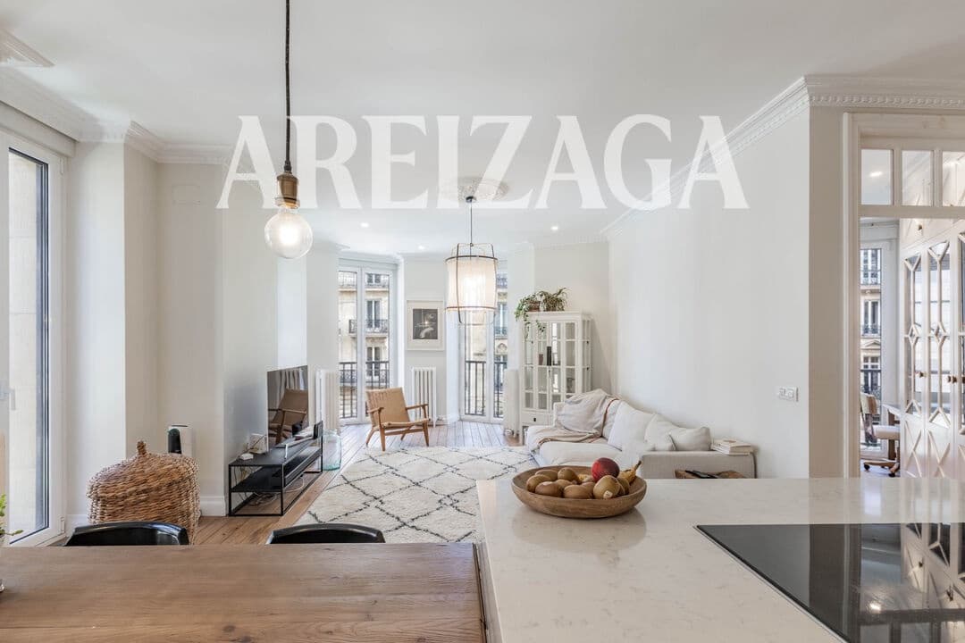 3 bedroom Flat for sale in Donostia-San Sebastian - € 940,000 (Ref: 9922999)