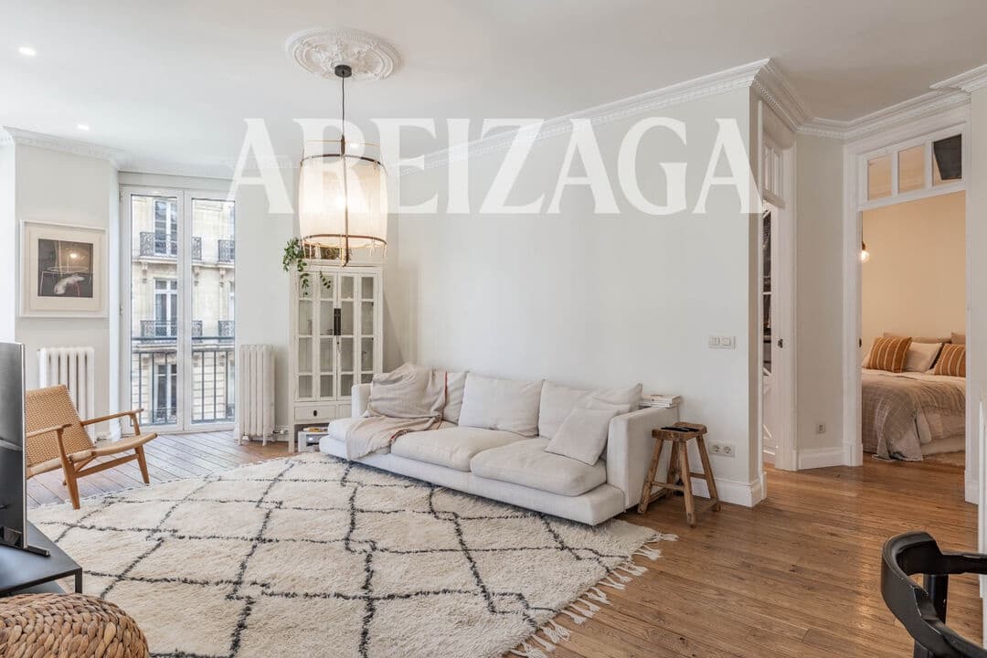 3 bedroom Flat for sale in Donostia-San Sebastian - € 940,000 (Ref: 9922999)