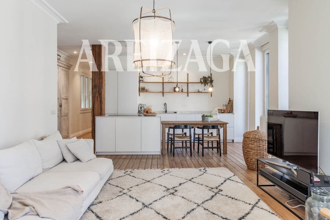 3 bedroom Flat for sale in Donostia-San Sebastian - € 940,000 (Ref: 9922999)