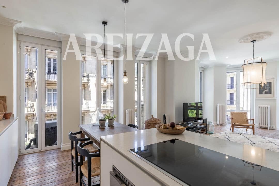 3 bedroom Flat for sale in Donostia-San Sebastian - € 940,000 (Ref: 9922999)