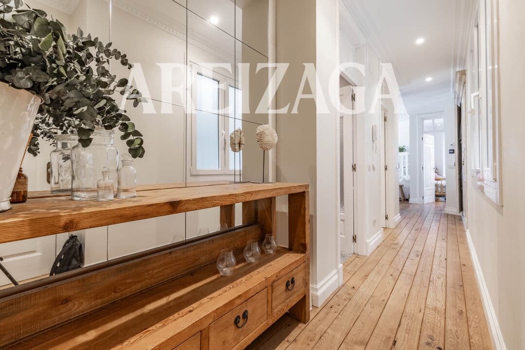 3 bedroom Flat for sale in Donostia-San Sebastian - € 940,000 (Ref: 9922999)