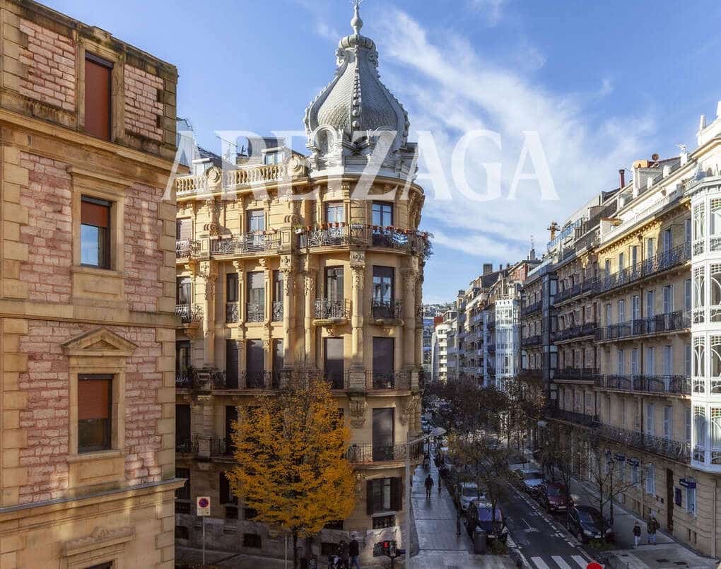 3 bedroom Flat for sale in Donostia-San Sebastian - € 940,000 (Ref: 9922999)