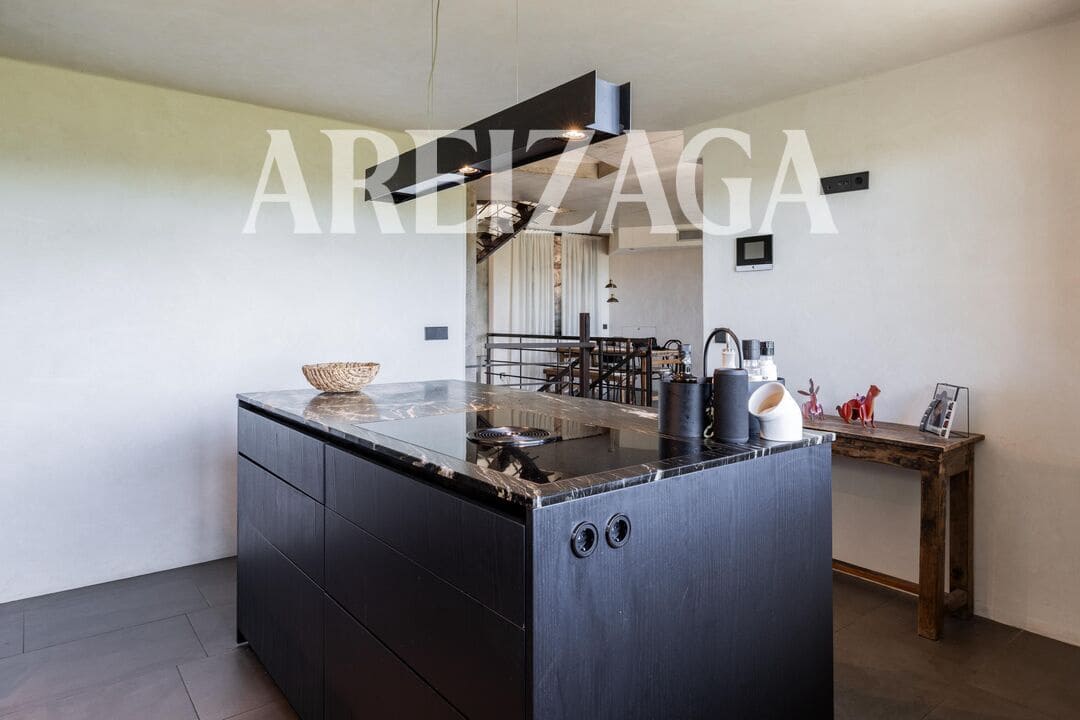 4 bedroom Townhouse for sale in Donostia-San Sebastian with pool - € 1,750,000 (Ref: 9923000)