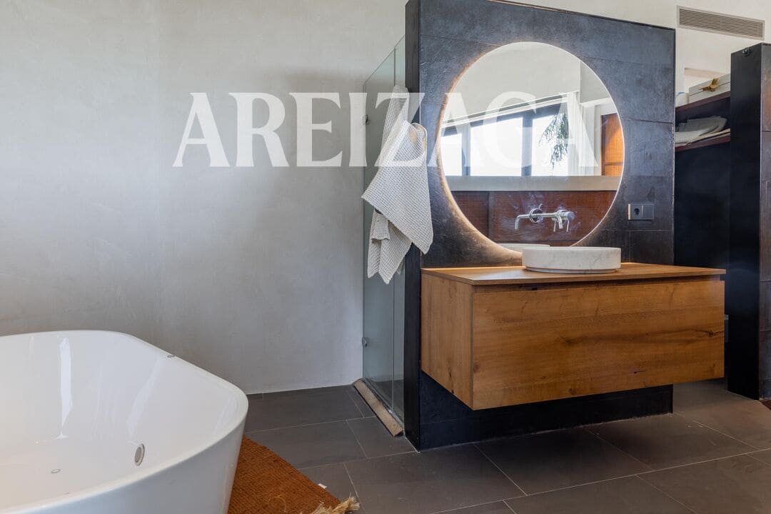 4 bedroom Townhouse for sale in Donostia-San Sebastian with pool - € 1,750,000 (Ref: 9923000)