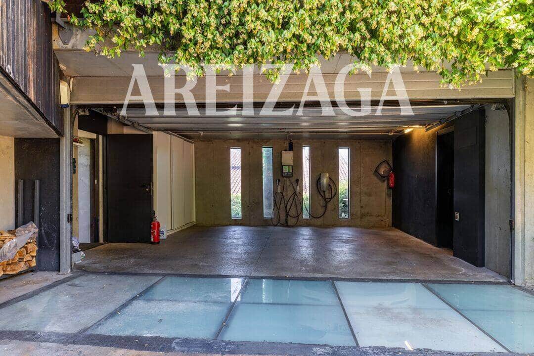 4 bedroom Townhouse for sale in Donostia-San Sebastian with pool - € 1,750,000 (Ref: 9923000)