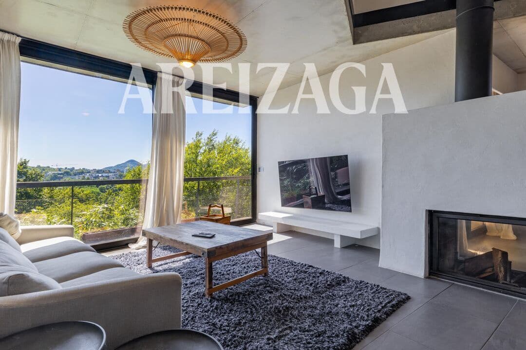 4 bedroom Townhouse for sale in Donostia-San Sebastian with pool - € 1,750,000 (Ref: 9923000)