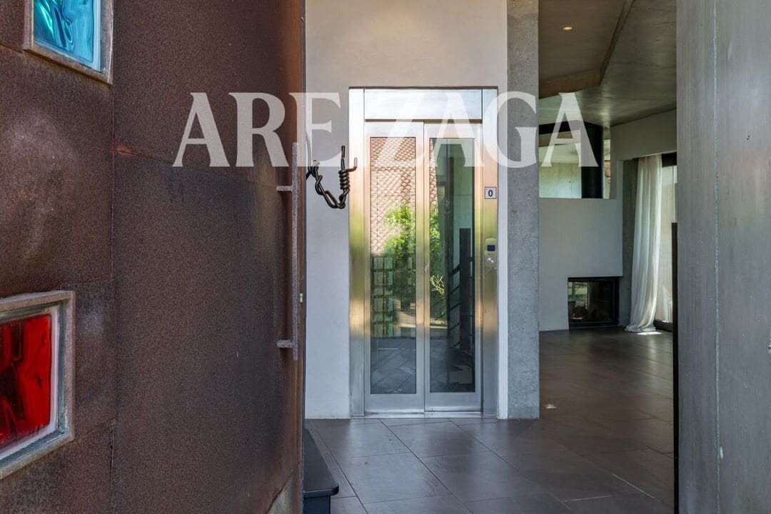 4 bedroom Townhouse for sale in Donostia-San Sebastian with pool - € 1,750,000 (Ref: 9923000)