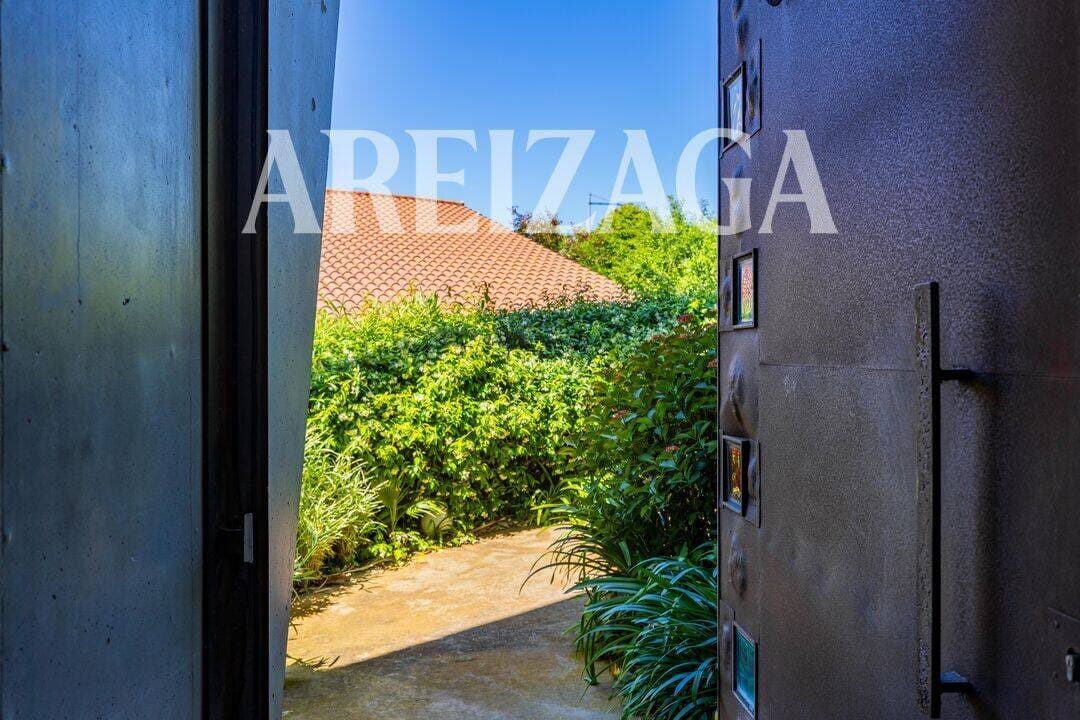 4 bedroom Townhouse for sale in Donostia-San Sebastian with pool - € 1,750,000 (Ref: 9923000)