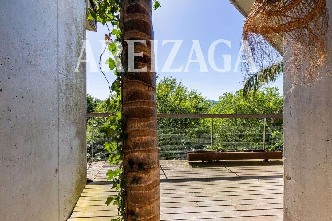 4 bedroom Townhouse for sale in Donostia-San Sebastian with pool - € 1,750,000 (Ref: 9923000)