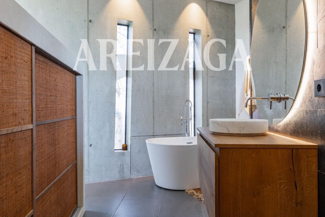 4 bedroom Townhouse for sale in Donostia-San Sebastian with pool - € 1,750,000 (Ref: 9923000)
