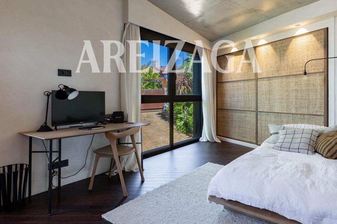 4 bedroom Townhouse for sale in Donostia-San Sebastian with pool - € 1,750,000 (Ref: 9923000)