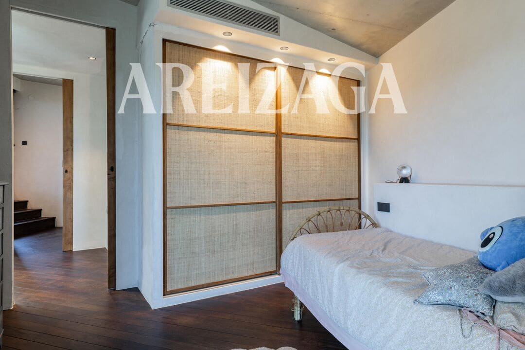 4 bedroom Townhouse for sale in Donostia-San Sebastian with pool - € 1,750,000 (Ref: 9923000)
