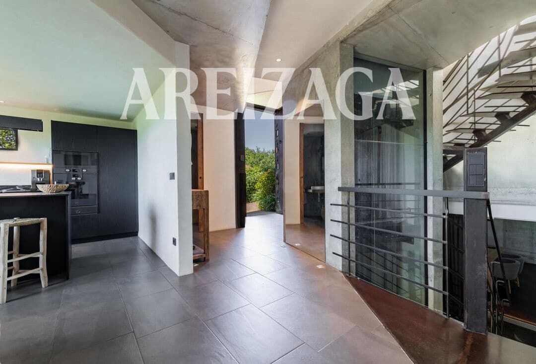 4 bedroom Townhouse for sale in Donostia-San Sebastian with pool - € 1,750,000 (Ref: 9923000)