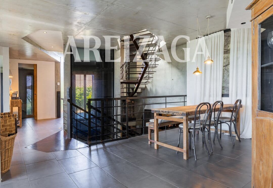 4 bedroom Townhouse for sale in Donostia-San Sebastian with pool - € 1,750,000 (Ref: 9923000)