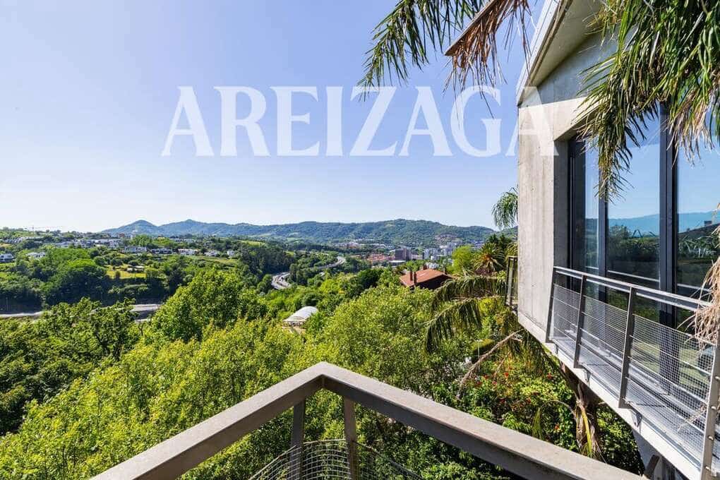 4 bedroom Townhouse for sale in Donostia-San Sebastian with pool - € 1,750,000 (Ref: 9923000)