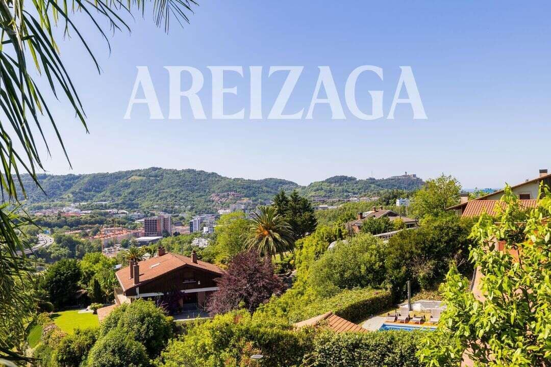 4 bedroom Townhouse for sale in Donostia-San Sebastian with pool - € 1,750,000 (Ref: 9923000)