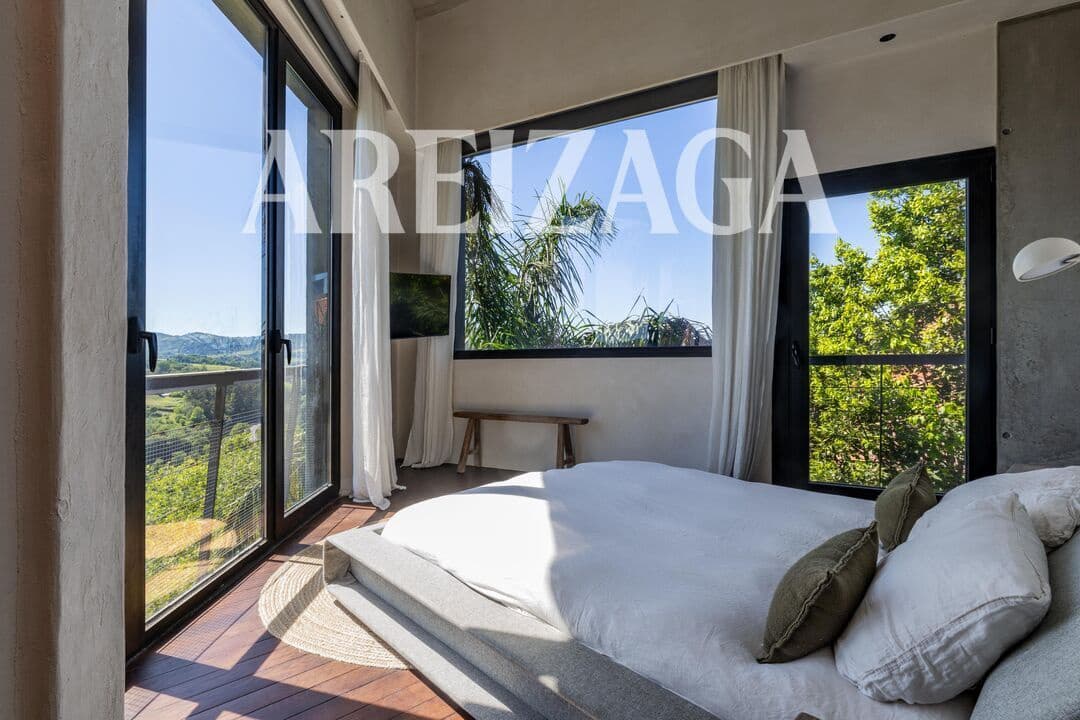 4 bedroom Townhouse for sale in Donostia-San Sebastian with pool - € 1,750,000 (Ref: 9923000)