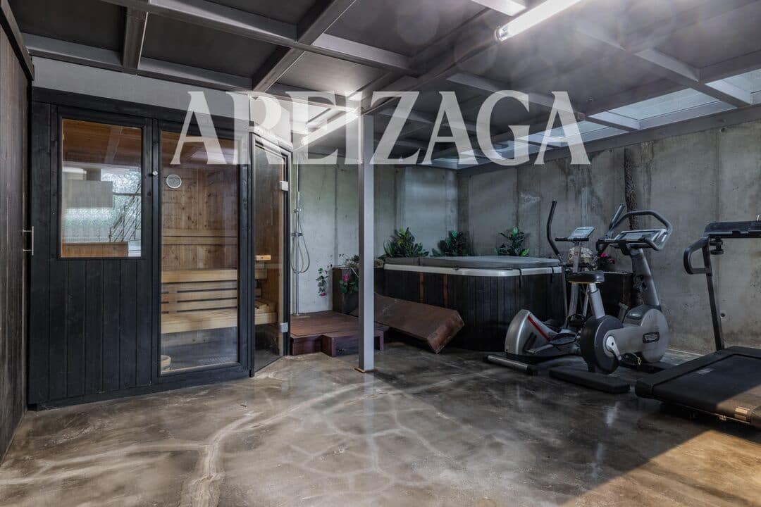 4 bedroom Townhouse for sale in Donostia-San Sebastian with pool - € 1,750,000 (Ref: 9923000)