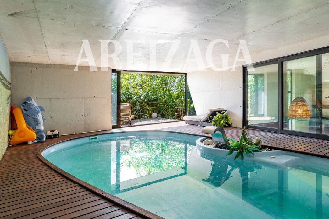4 bedroom Townhouse for sale in Donostia-San Sebastian with pool - € 1,750,000 (Ref: 9923000)