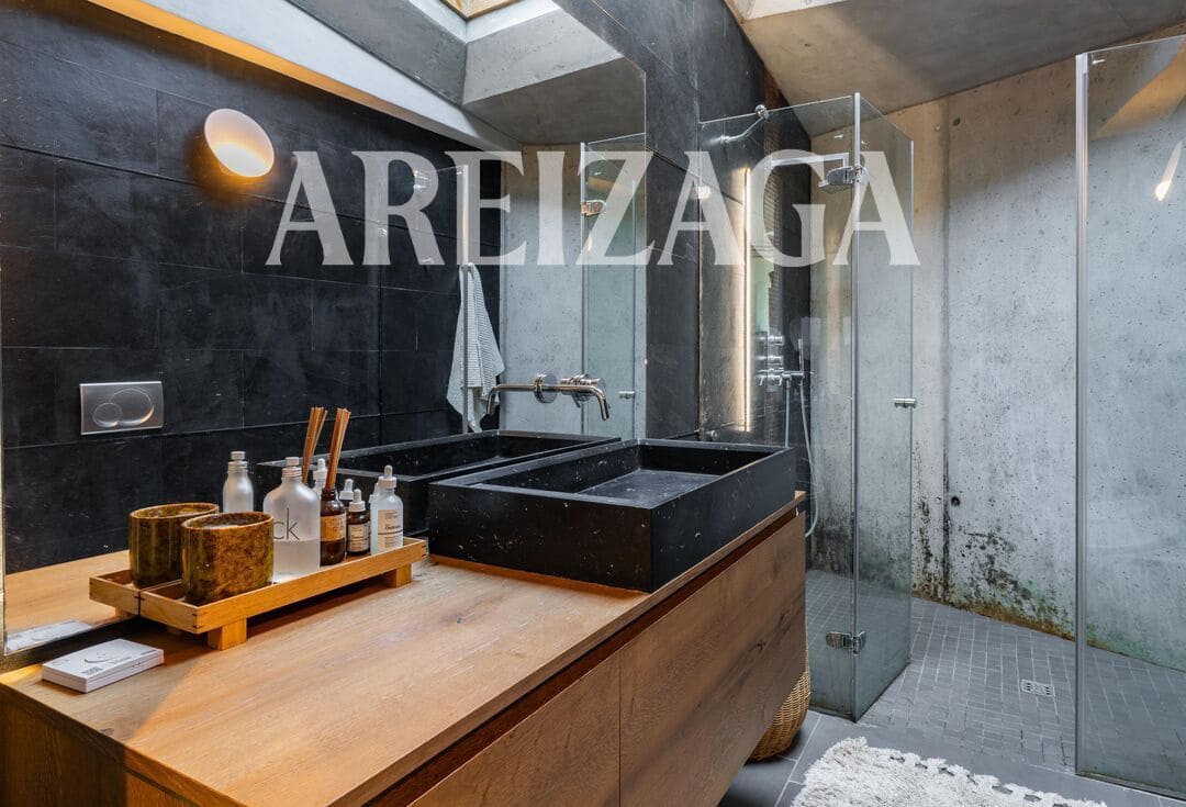 4 bedroom Townhouse for sale in Donostia-San Sebastian with pool - € 1,750,000 (Ref: 9923000)