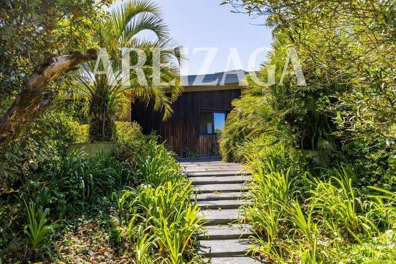 4 bedroom Townhouse for sale in Donostia-San Sebastian with pool - € 1,750,000 (Ref: 9923000)