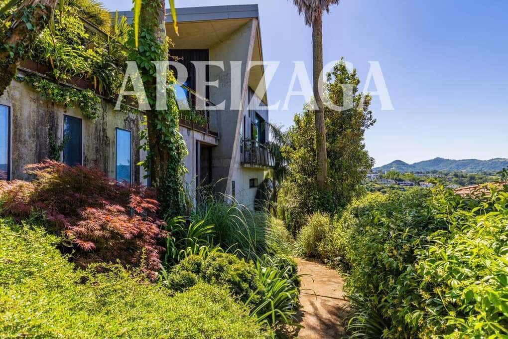 4 bedroom Townhouse for sale in Donostia-San Sebastian with pool - € 1,750,000 (Ref: 9923000)