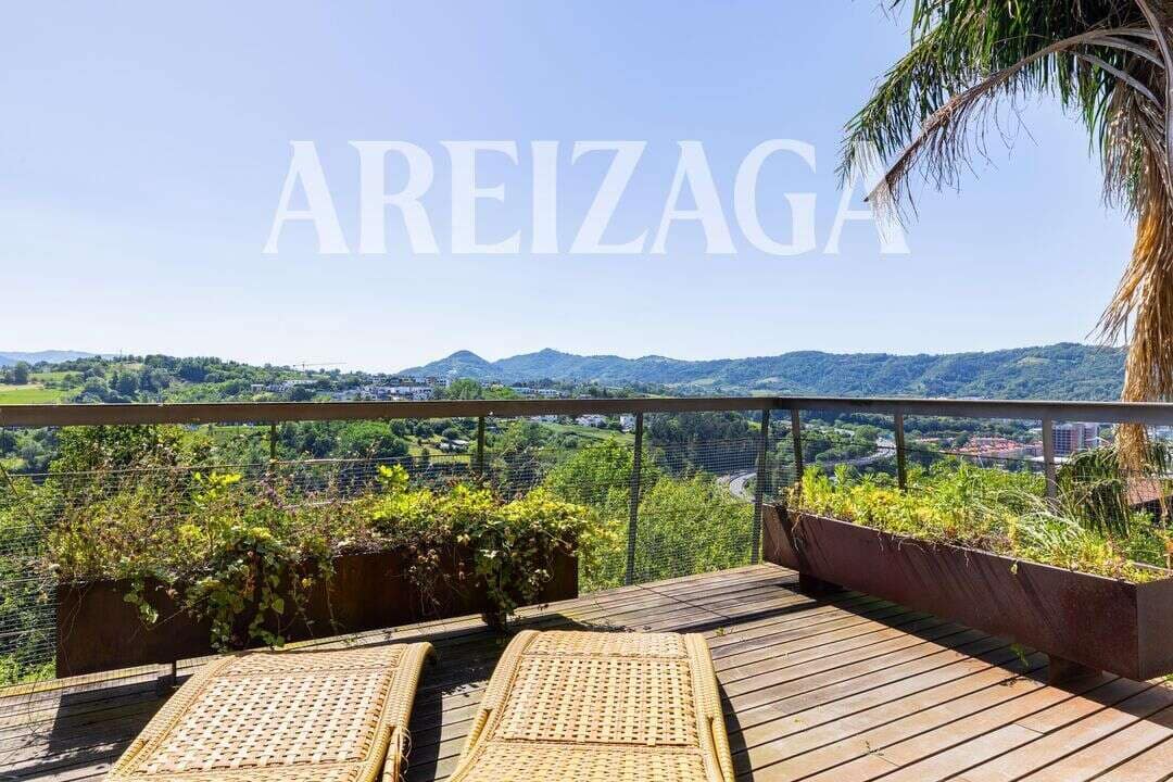 4 bedroom Townhouse for sale in Donostia-San Sebastian with pool - € 1,750,000 (Ref: 9923000)