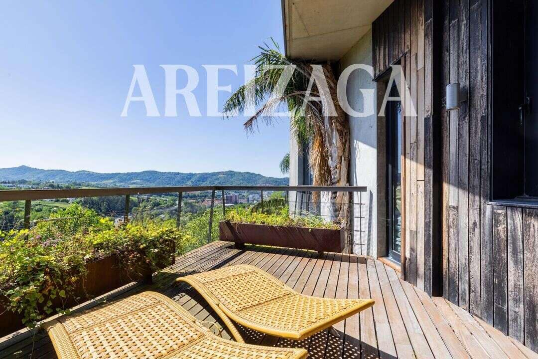 4 bedroom Townhouse for sale in Donostia-San Sebastian with pool - € 1,750,000 (Ref: 9923000)