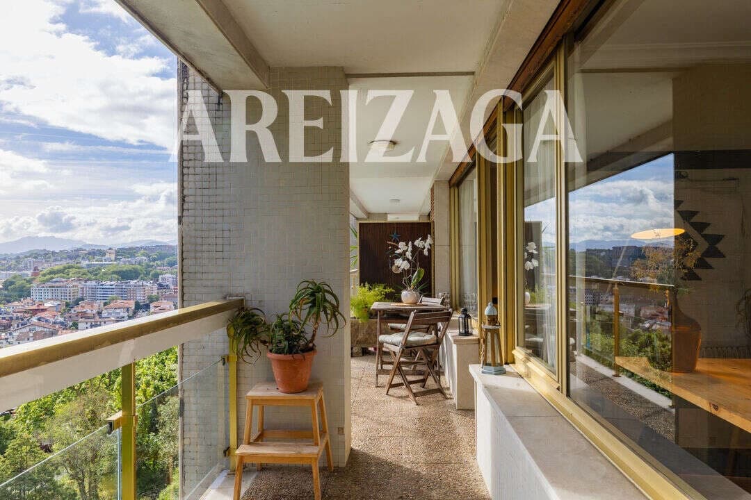 1 bedroom Flat for sale in Donostia-San Sebastian with pool - € 870,000 (Ref: 9926554)