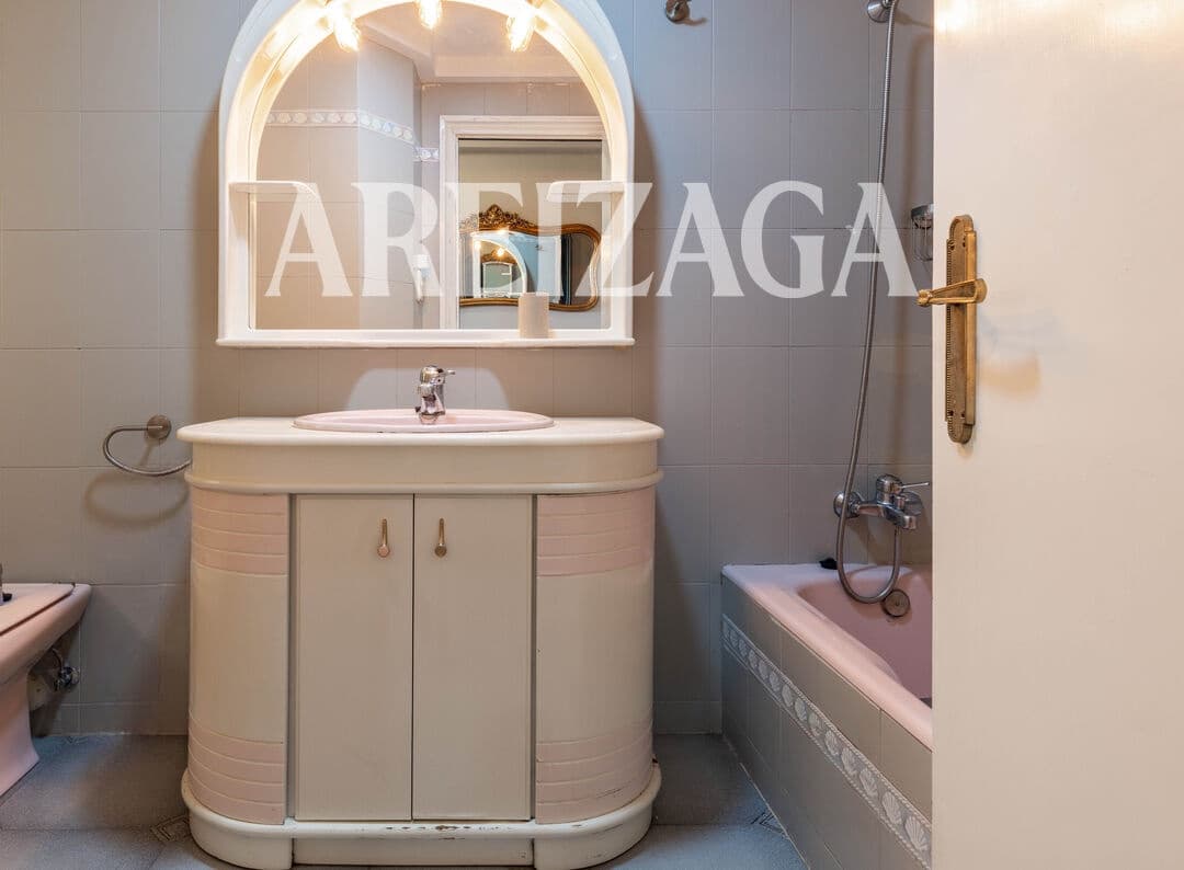 1 bedroom Flat for sale in Donostia-San Sebastian with pool - € 870,000 (Ref: 9926554)