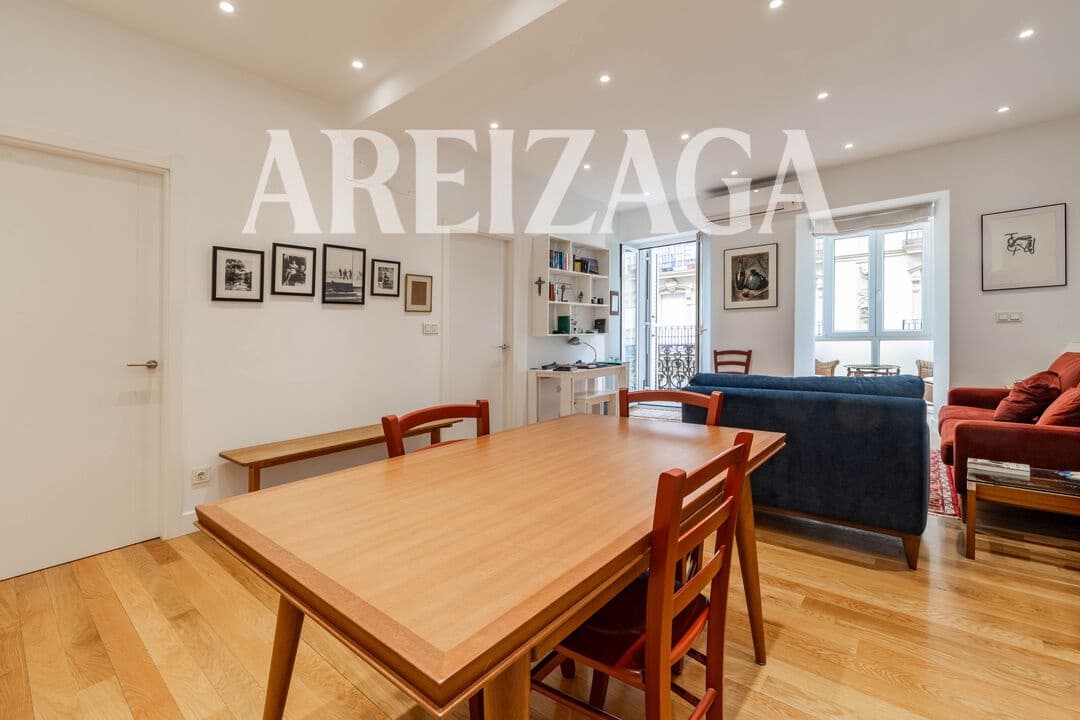2 soverom Leilighet til salgs i Donostia-San Sebastian - € 650 000 (Ref: 9932361)