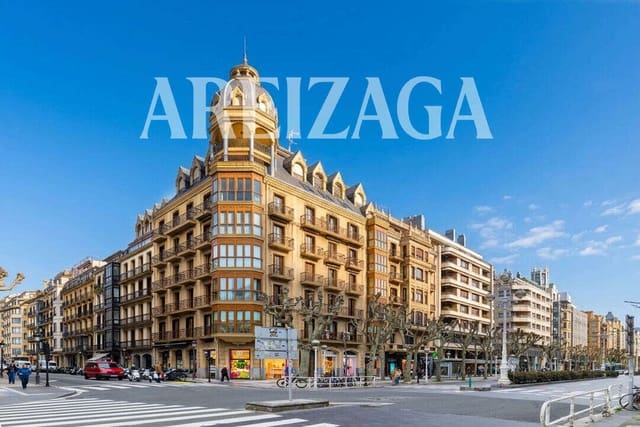 2 bedroom Flat for sale in Donostia-San Sebastián - € 1,065,000 (Ref: 9934490)