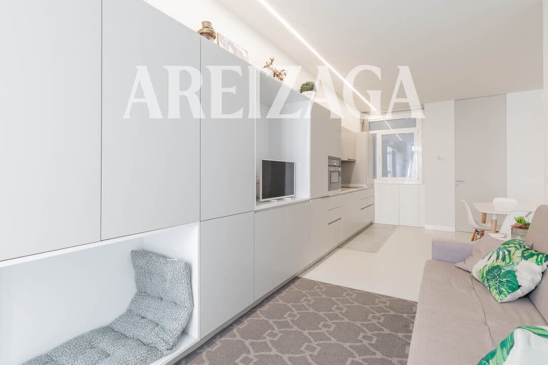Piso de 1 habitación en Donostia-San Sebastián en venta - 575.000 € (Ref: 9953580)