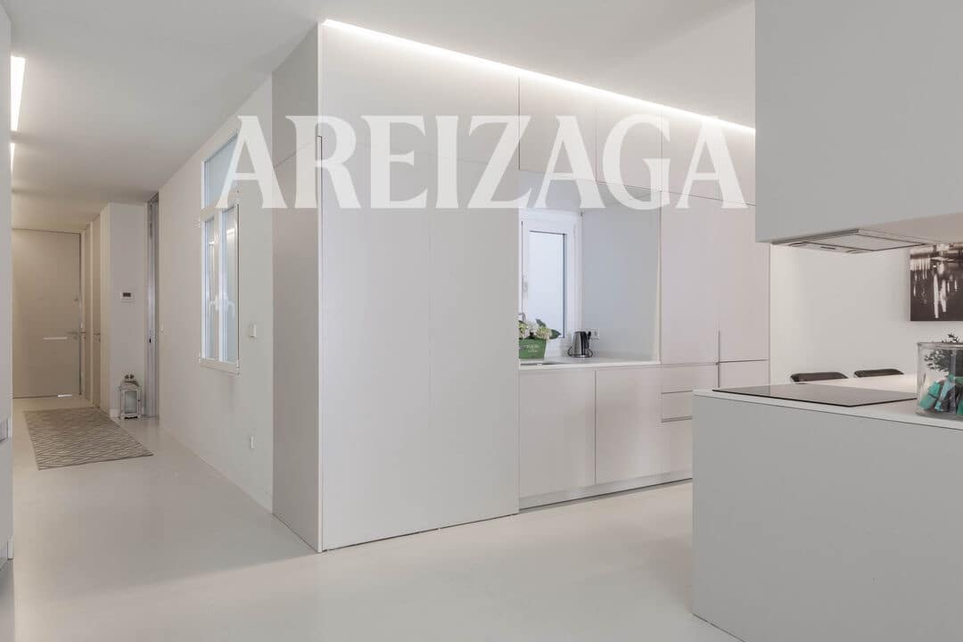 Piso de 2 habitaciones en Donostia-San Sebastián en venta - 1.200.000 € (Ref: 9953581)