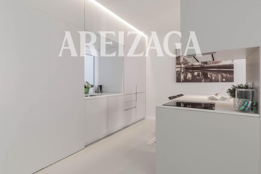 Piso de 2 habitaciones en Donostia-San Sebastián en venta - 1.200.000 € (Ref: 9953581)