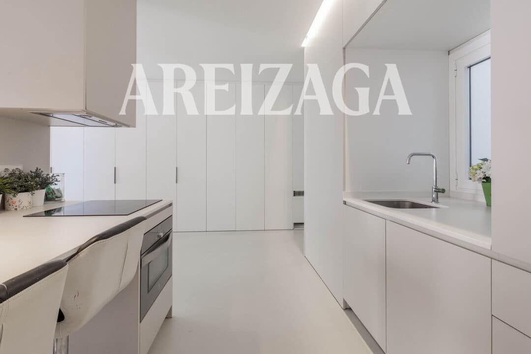 Piso de 2 habitaciones en Donostia-San Sebastián en venta - 1.200.000 € (Ref: 9953581)
