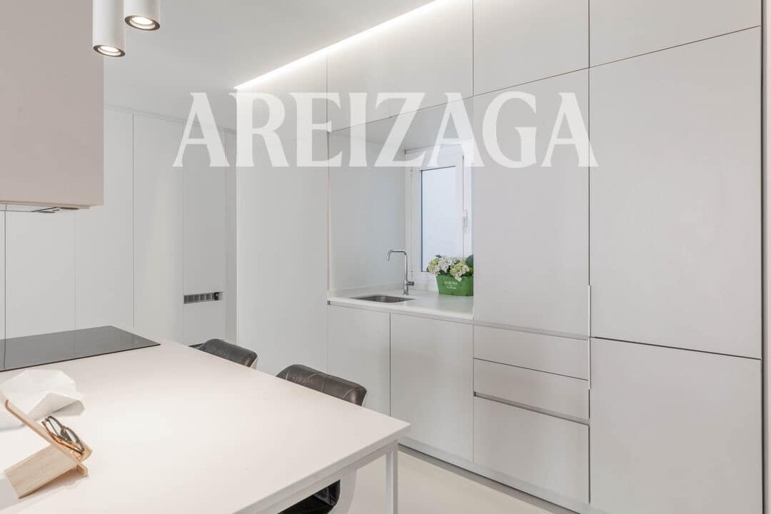 Piso de 2 habitaciones en Donostia-San Sebastián en venta - 1.200.000 € (Ref: 9953581)